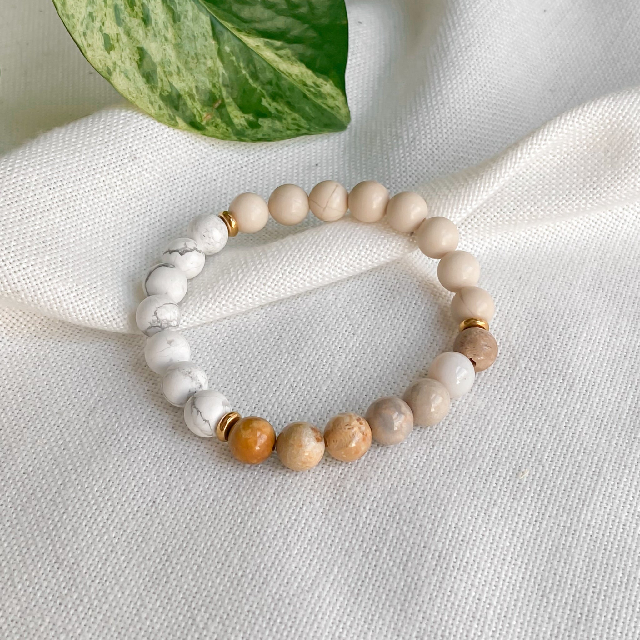 RENOUVEAU | Bracelet en howlite, jaspe et acier inoxydable
